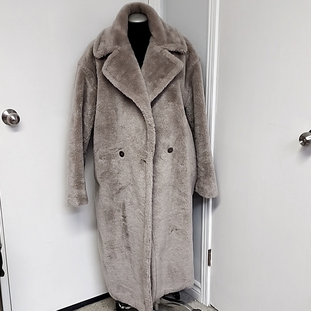 Aritzia Babaton Teddy Coat, sold out colour